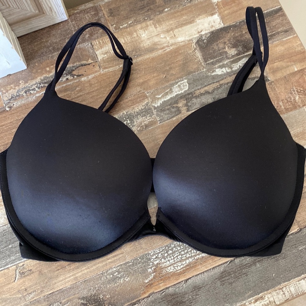 EUC Victoria’s Secret Very Sexy Push Up Black Bra 32DDD